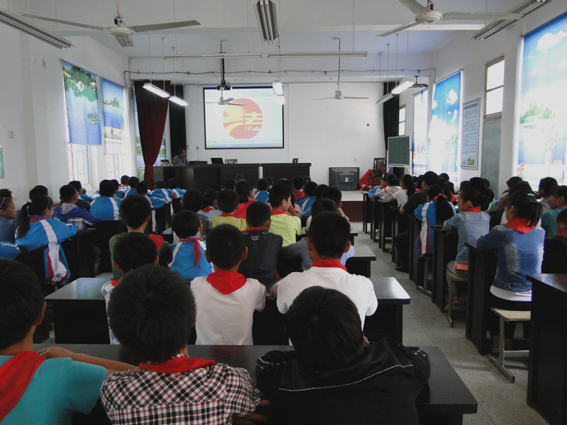 明光市普法宣讲团为泊岗小学授课1.jpg
