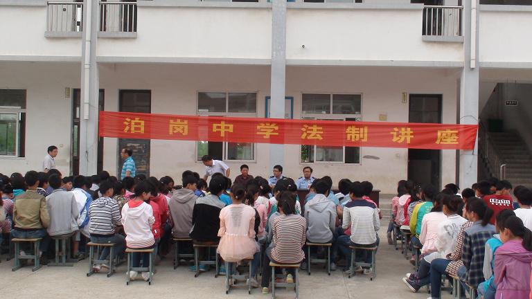 明光市公安局泊岗派出所走进辖区中学开展法制教育.jpg