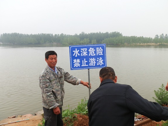 柳巷镇安插警示牌防患于未然2.JPG