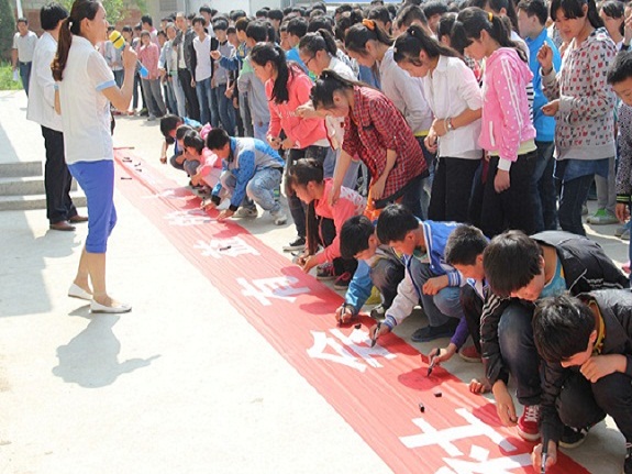 明光市“六一”期间普法忙1.jpg