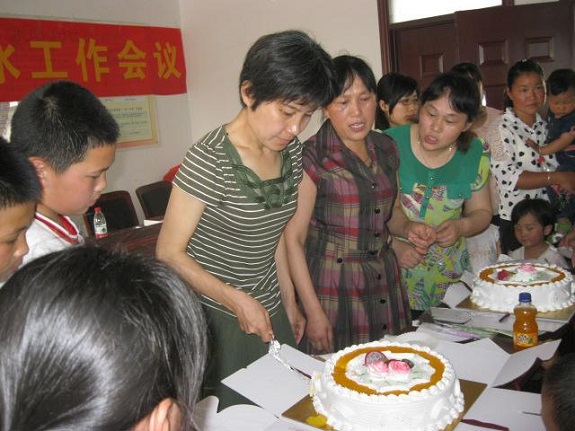 结对帮扶，共庆“六一”.jpg