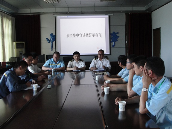 明光市地方海事处开展危化品港口企业集中宣讲和警示教育活动1.JPG