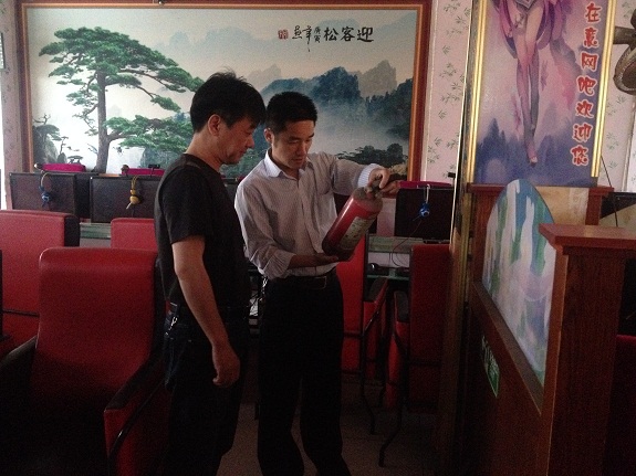 明光市开展文化市场专项整治 为中高考保驾护航2.JPG