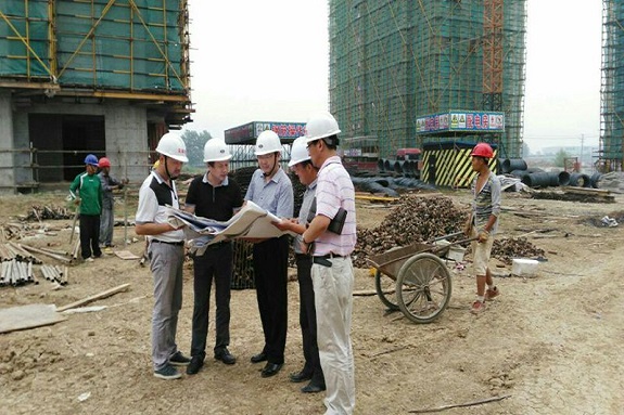 滁州市民生办领导深入明光市森泰花园南安置小区调研民生工程建设实施情况.jpg