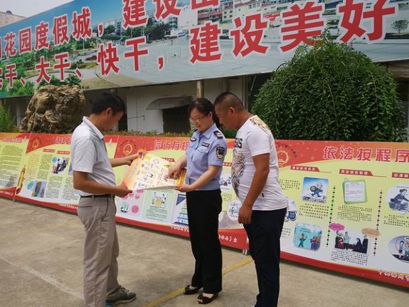 明西街道开展《信访条例》实施十周年宣传活动2.jpg