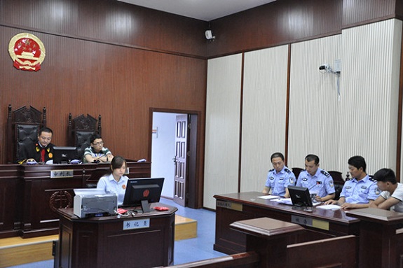 明光法院微博直播“民告官”派出所所长出庭出声.jpg