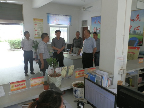 谭启源一行到柳巷镇开展“无访乡镇”专题调研1.jpg