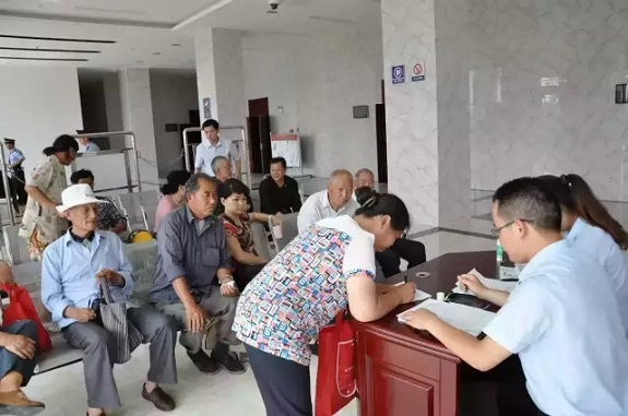 明光法院端午节前为22名受害人集中发放执行案款.webp.jpg