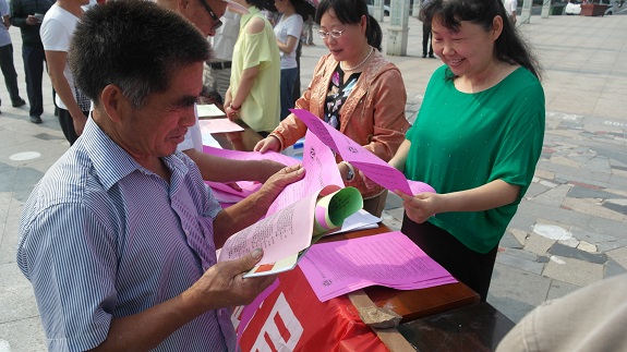明光市财政局积极参加明光市“江淮普法行”大型法治宣传日活动.JPG