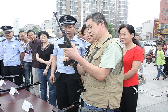 明光市开展“6.26”国际禁毒日暨“警营开放日”宣传活动2.jpg