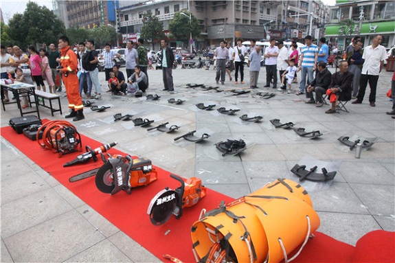 明光市开展“6.26”国际禁毒日暨“警营开放日”宣传活动5.jpg
