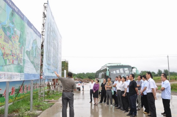 明光法院迎“七一”组织党员干部参观新明城建设.jpg