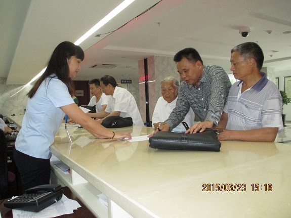 明光市法院开通绿色通道助力老人领取赡养费.jpg