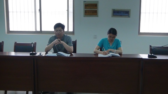 明光市信访局召开局党组中心组理论学习（扩大）会议1.jpg