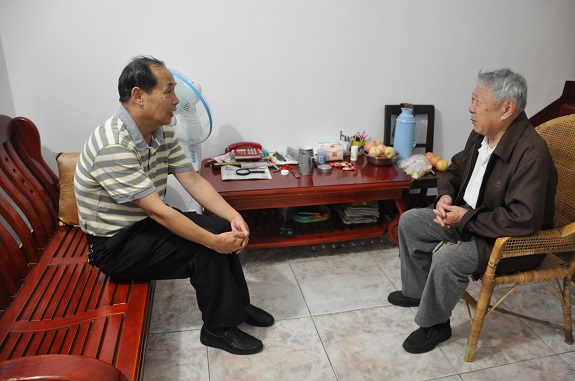 明光法院开展“七一”走访慰问老干部活动.jpg