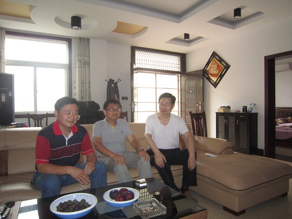 明光市统计局“七一”走访慰问老干部.jpg