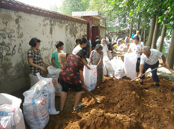 践行群众路线 搭起生命防线2.jpg