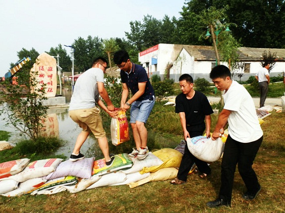 柳巷镇：防汛抗灾两不误 全力以赴保度汛6.jpg