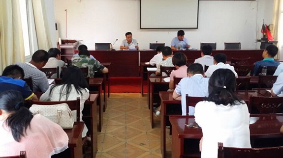 潘村镇传达市委常委碰头会精神.jpg