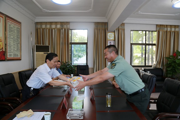 明光市检察院与人武部开展军检共建活动2.jpg