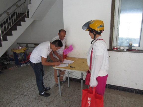 三界小学开展暑期安全教育大走访活动1.jpg