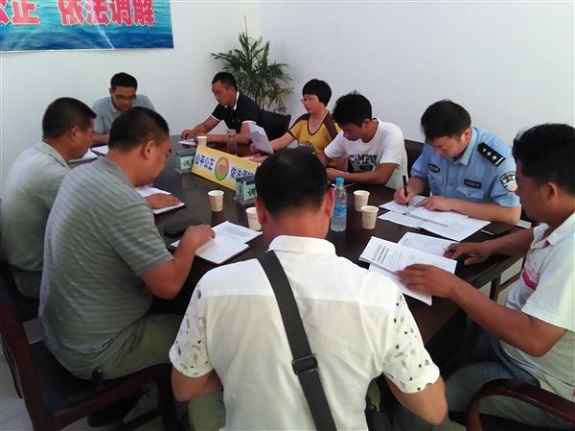 明东街道召开综治专干会议.jpg