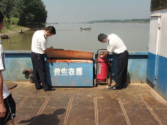 严把安全关 重启放心渡2.JPG