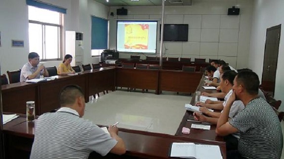 明光市委群工部召开理论学习会议.jpg