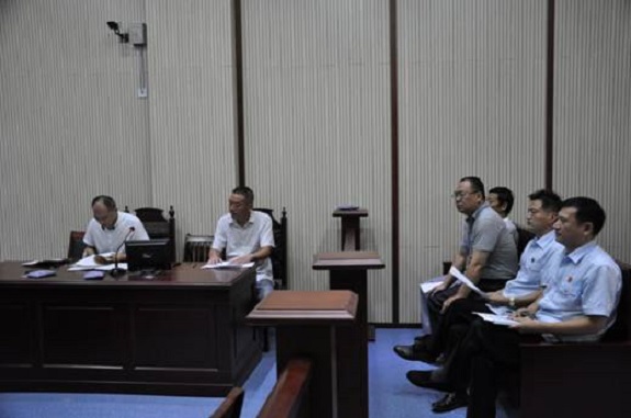 明光法院微博直播审委会委员“庭审亲历”.jpg