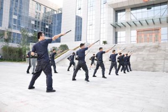 明光法院法警冒酷暑训练提升保障力.jpg