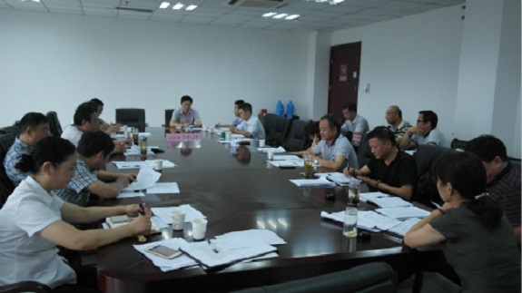 明光市人社局召开8月例会 思齐思干思变不断实现创先争优.jpg
