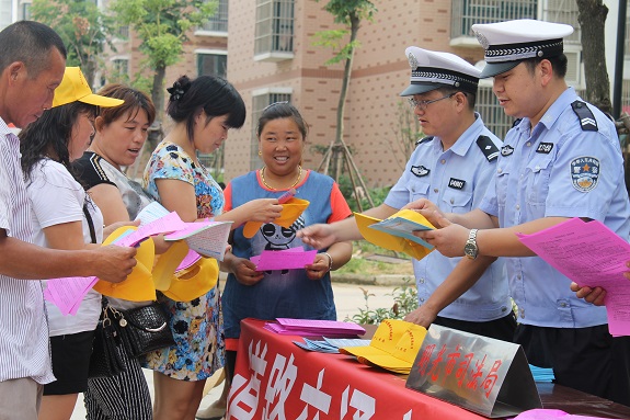 明光：法治宣传进小区1.JPG