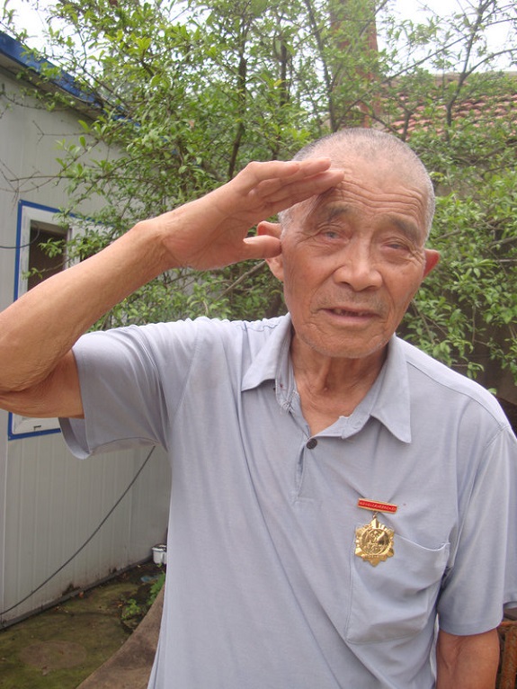 向抗战老兵致敬6.jpg