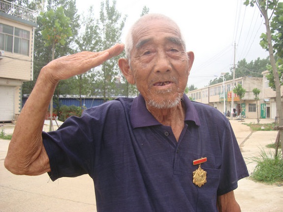 向抗战老兵致敬8.jpg