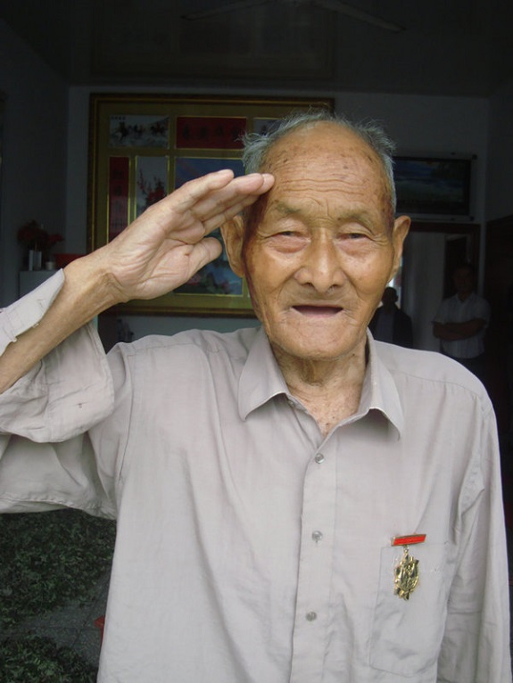 向抗战老兵致敬9.jpg