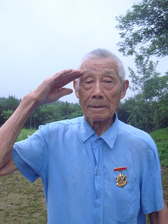 向抗战老兵致敬10.jpg