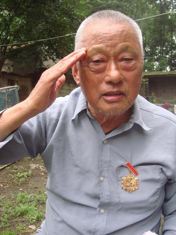 向抗战老兵致敬11.jpg