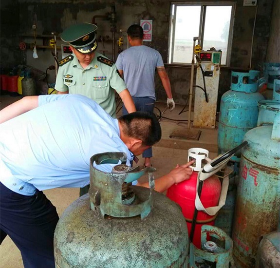 潘村镇扎实开展危爆物品安全专项检查1.jpg