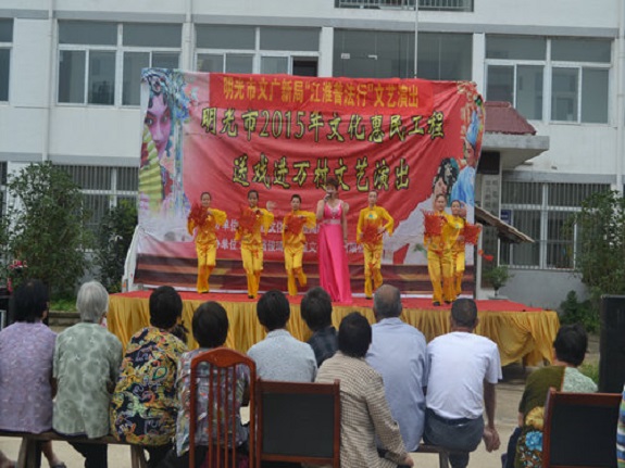 张八岭镇：搭文化台 唱法治戏.jpg