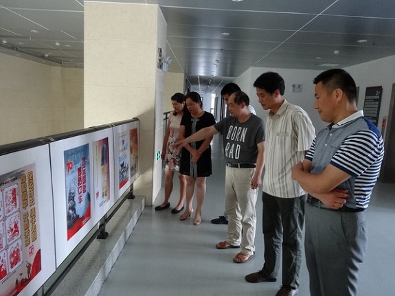 明光市经信委多种形式开展纪念抗战胜利70周年主题公益广告制作传播活动1.jpg