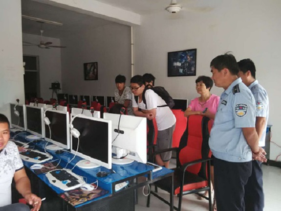 女山湖镇开展安全生产大检查4.jpg