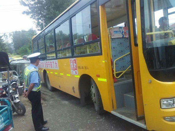 涧溪：警察到校“上学”1.jpg