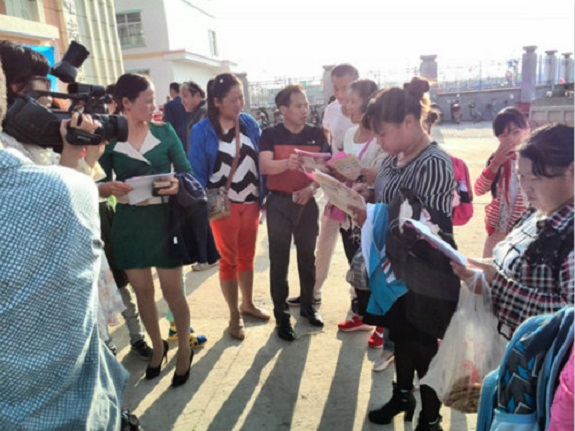 明光市举办首场“陪读妈妈”招聘会1.jpg