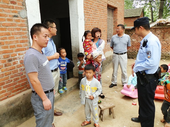 柳巷镇联合开展校园及周边安全检查1.jpg