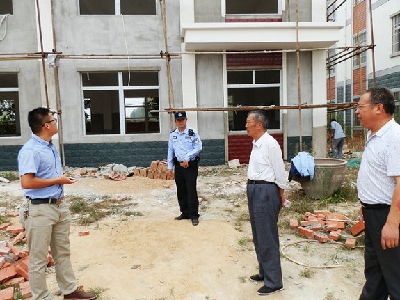 柳巷镇联合开展校园及周边安全检查2.jpg