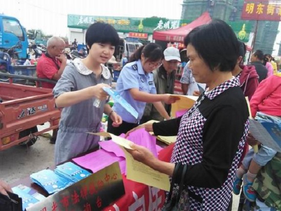 法律援助宣传走进明东街道.jpg