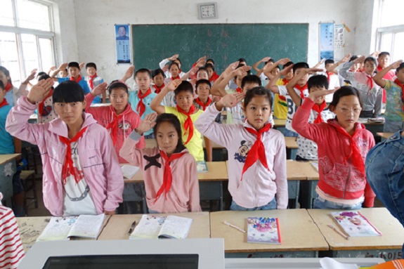 团市委在全市青少年中广泛开展培育和践行社会主义核心价值观活动.jpg