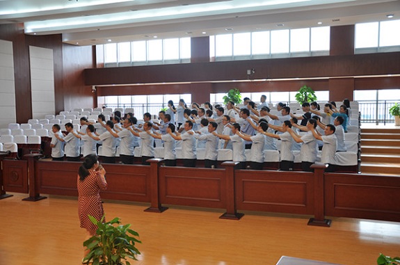 明光法院：用“互动式”心理健康讲座缓解法官办案压力2.jpg