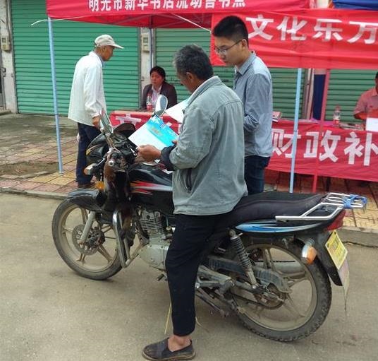 明南街道：文化搭台 法治唱戏(图).JPG