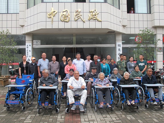 明光市民政局开展“福彩有爱，孤老不独”公益活动.JPG